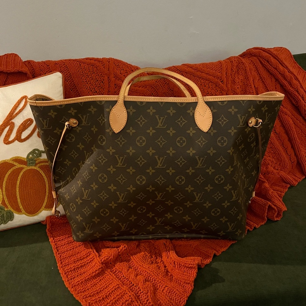 Excellent condition Louis Vuitton XL never full GM
